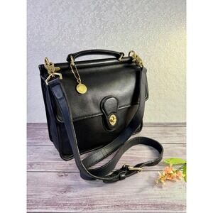 Vintage COACH Willis Black Leather Crossbody Handbag – Classic Turnlock Style